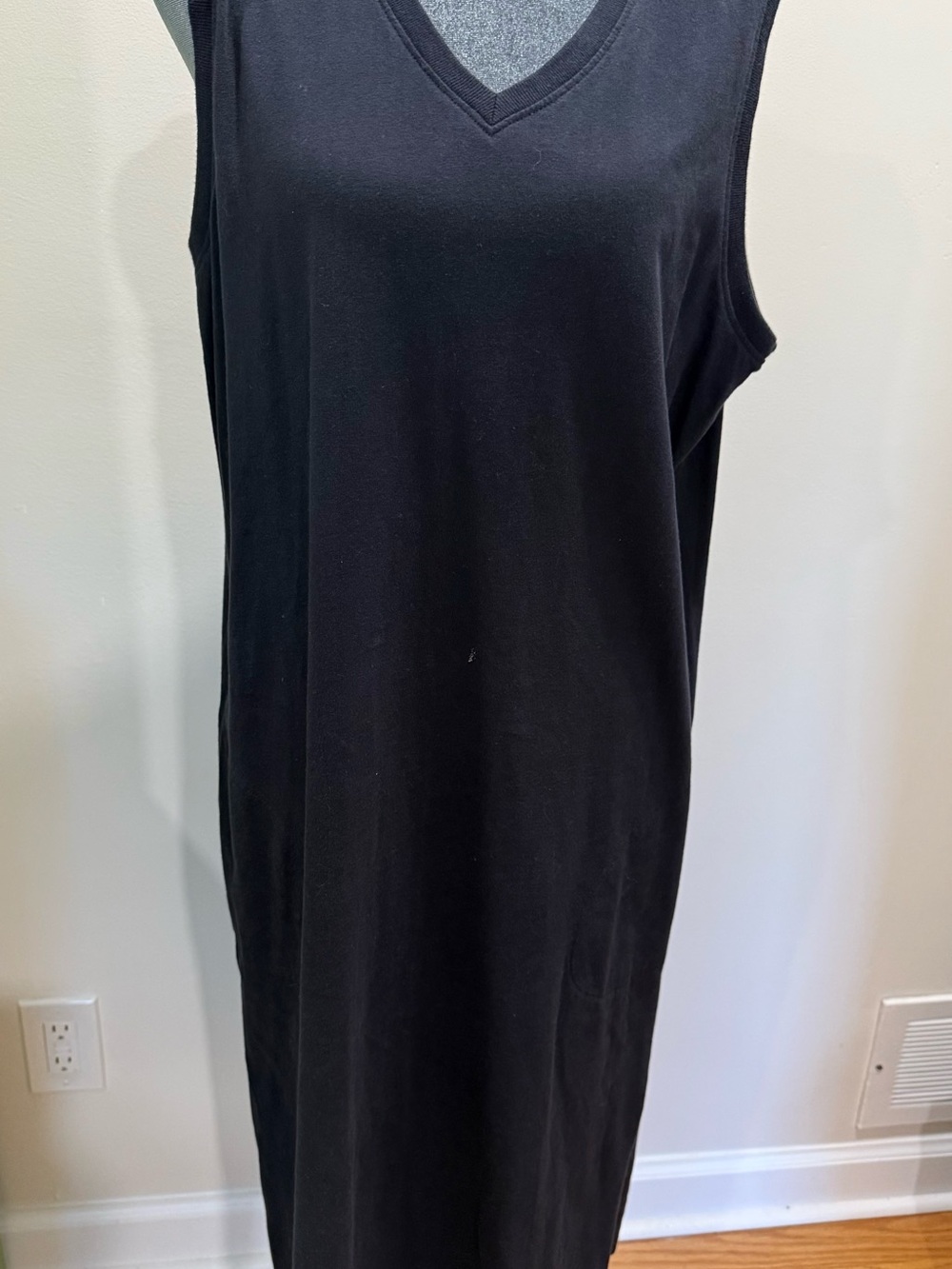 Lands' End Black V‑Neck Sleeveless Maxi Dress - Picture 3 of 10